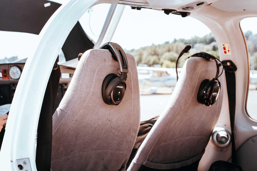 How to Choose an Aviation Headset [Buying Guide for Pilots]
