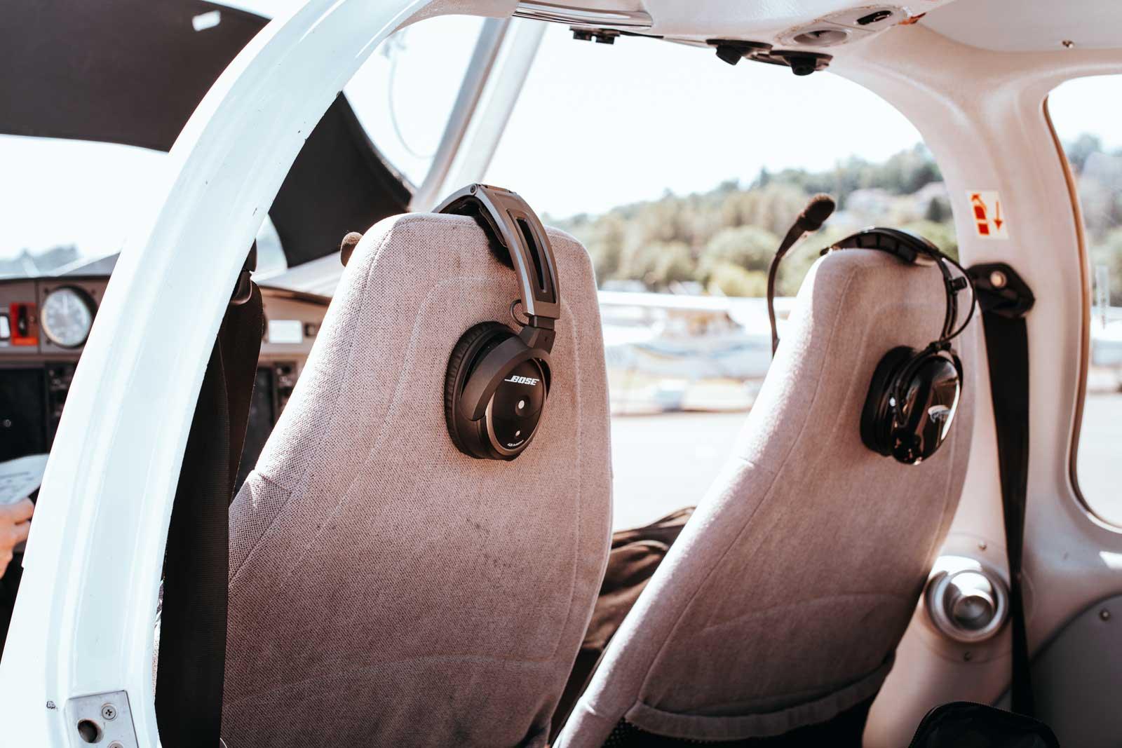 How to Choose an Aviation Headset [Buying Guide for Pilots]
