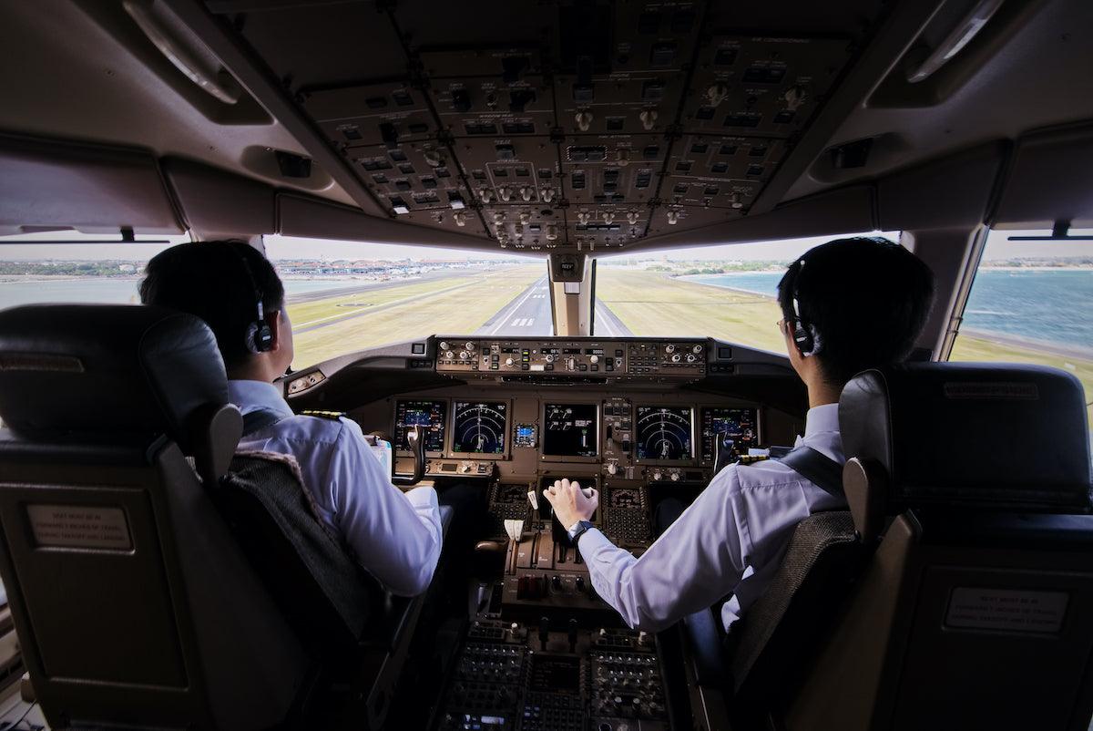 Flight Emergency Comms Management: Muscle Memory - PlaneEnglish