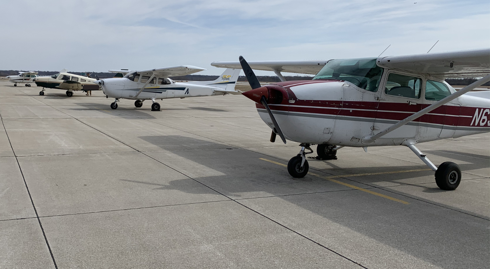 Image of private airplanes lined up at a flight academy